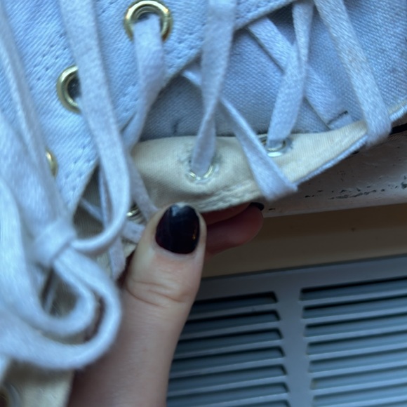 🤍 White high top platform Converse with Gold Grommets - Picture 11 of 12